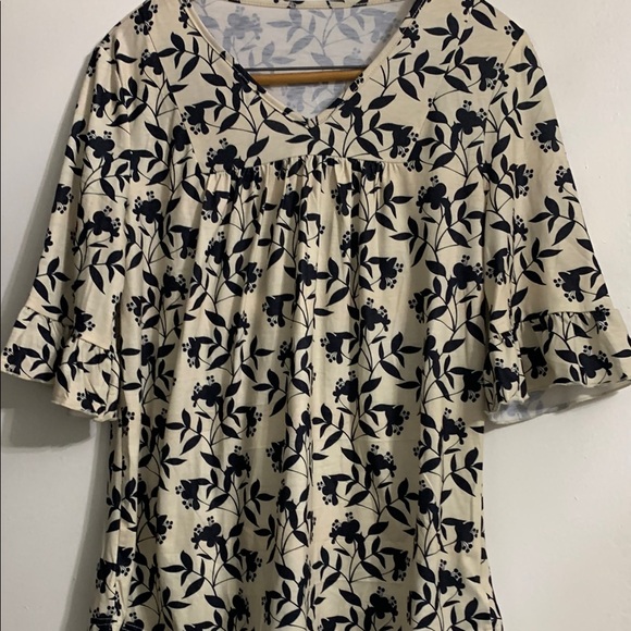 Chic Black Floral Women's Blouse - Picture 1 of 3